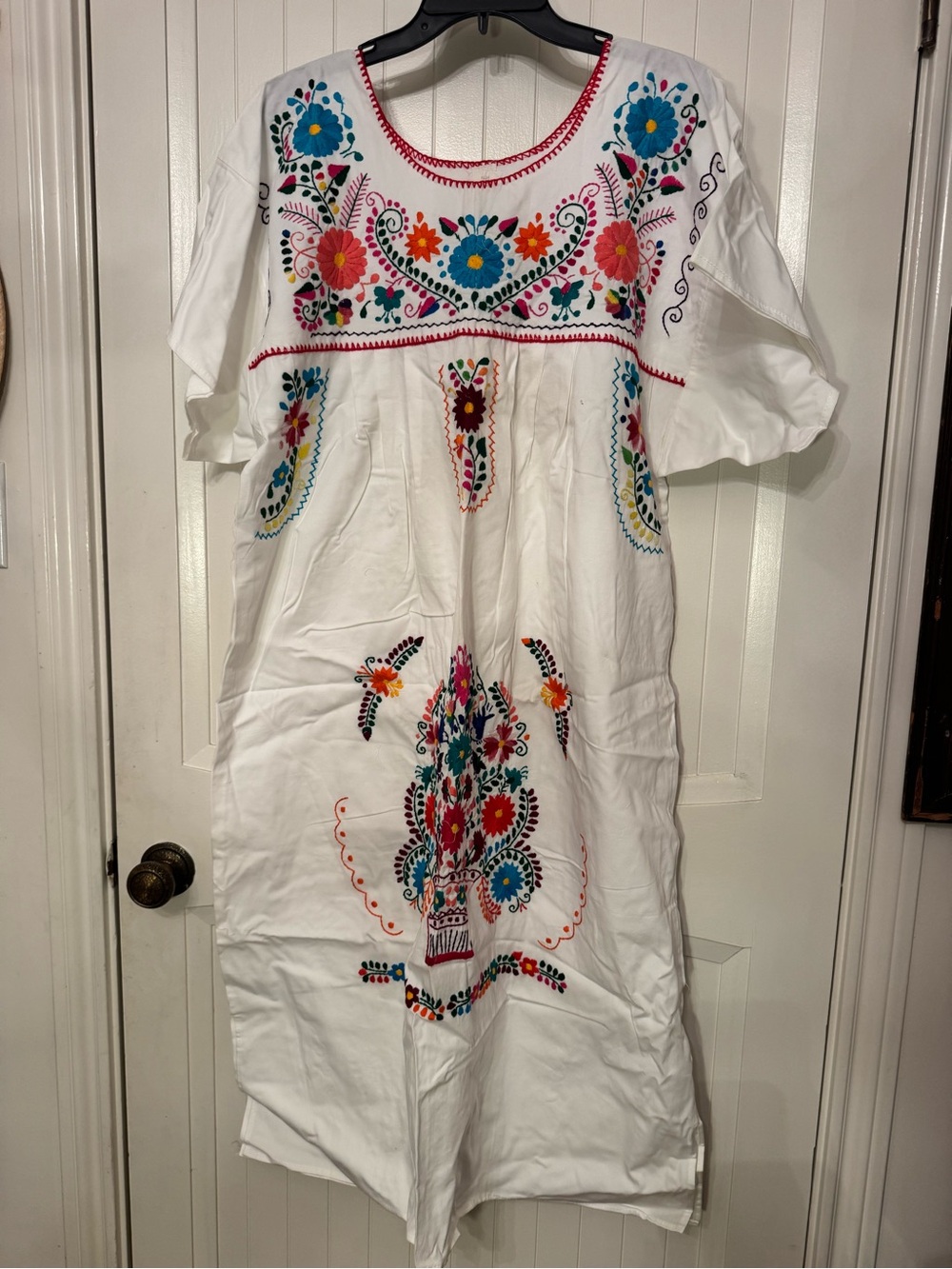 Source Unknown White Maxi Dress with Multicolor Floral Embroidery